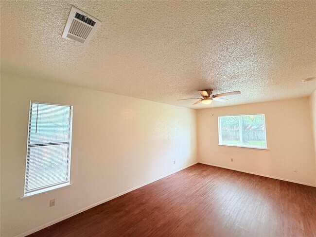 Building Photo - 10904 Meadgreen Ct