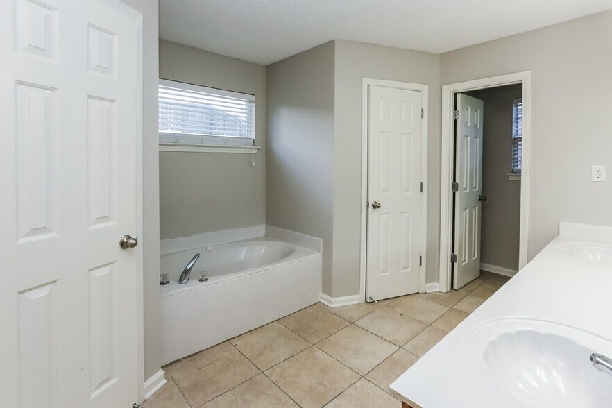 Building Photo - 7135 Maple Grove Rd