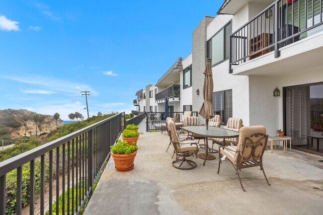 Building Photo - Luxurious 2 Bedroom, 2 Bathroom Condo for Rent