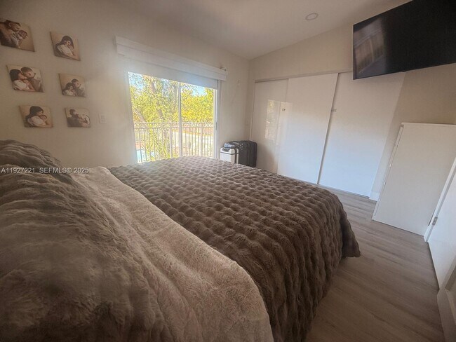 Building Photo - 6864 NW 166th Terrace