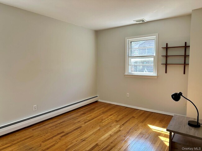 Building Photo - 5 Bronze Ct