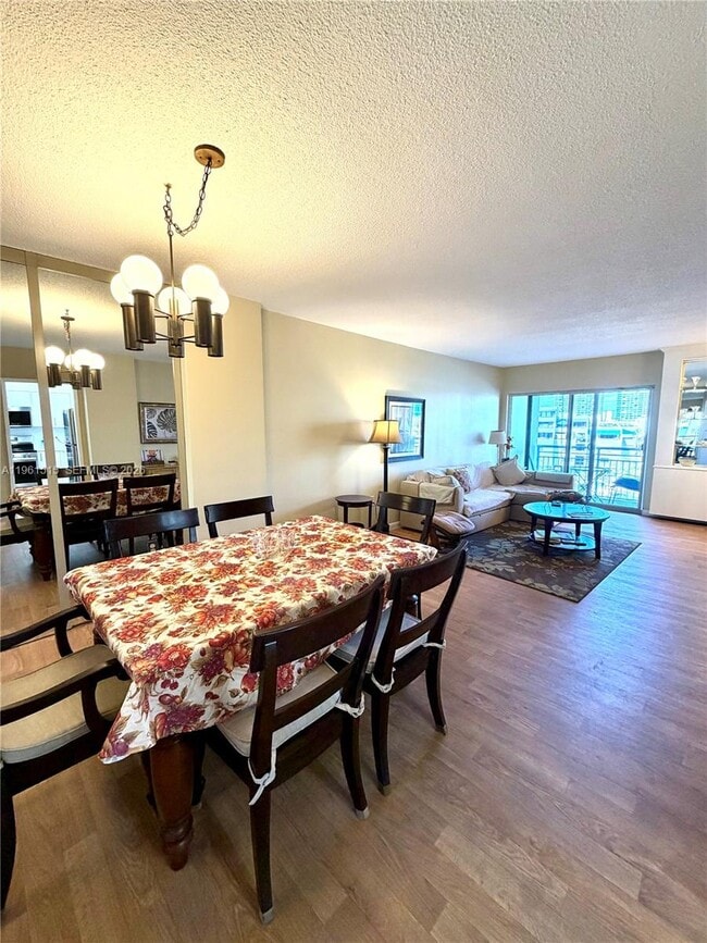 Building Photo - 400 Kings Point Dr