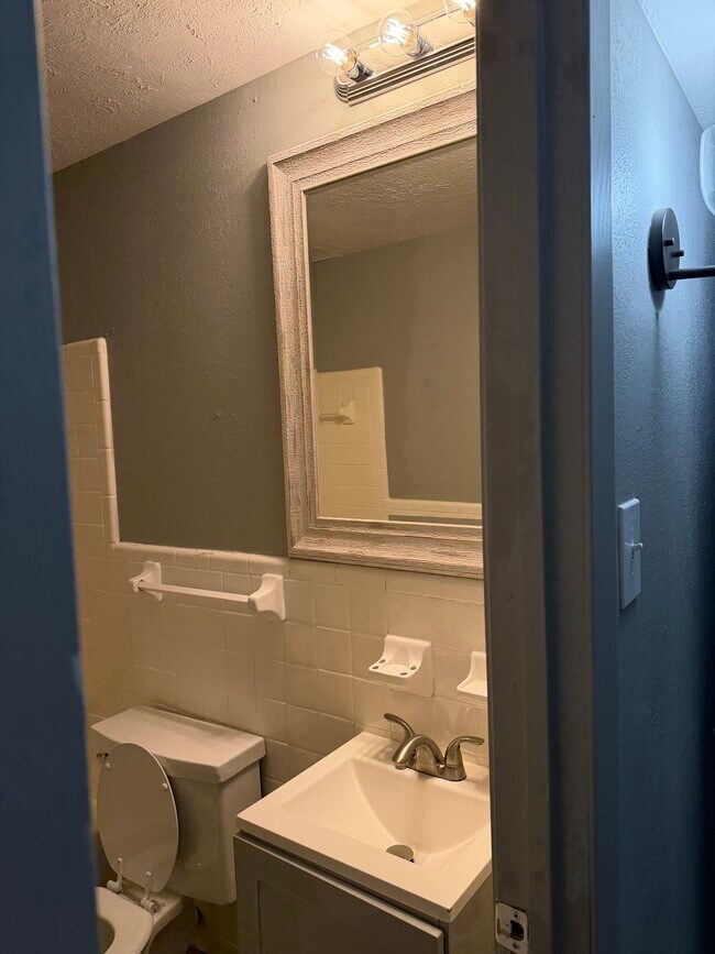 Building Photo - Pine Street Terrace