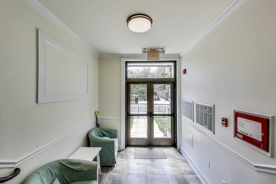 Building Photo - 1461 Girard St NW