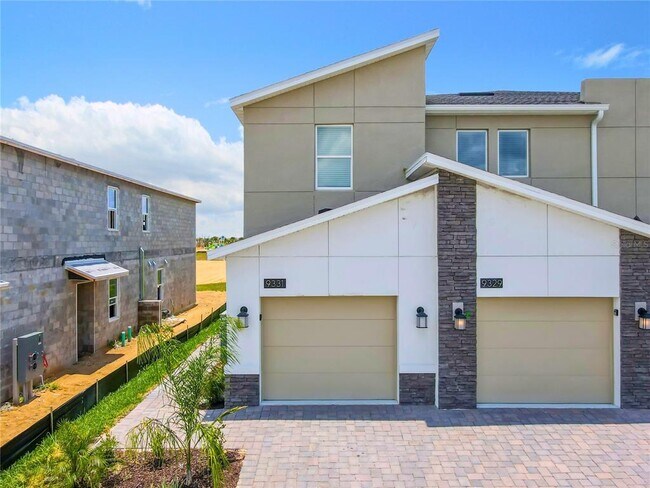 Building Photo - 9331 Sommerset Hills Dr