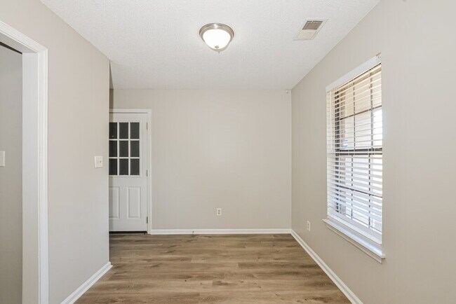 Building Photo - 6659 Ashland Dr