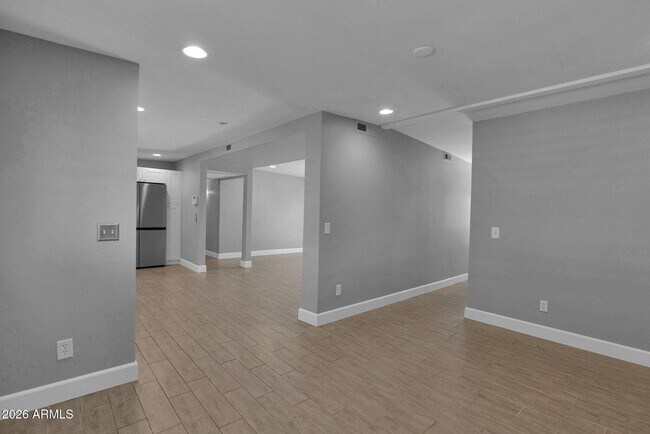 Building Photo - 4916 E Amelia Ave