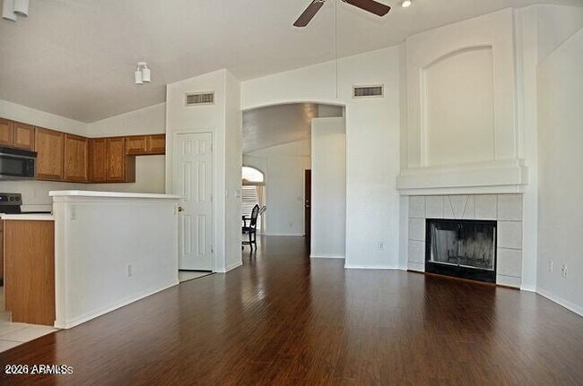 Building Photo - 12054 S 44th St