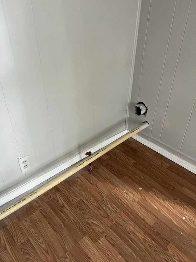 Building Photo - 415 E Broadway St