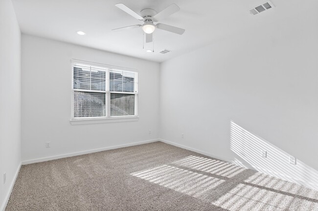 Building Photo - 5036 Mooney Fls Dr