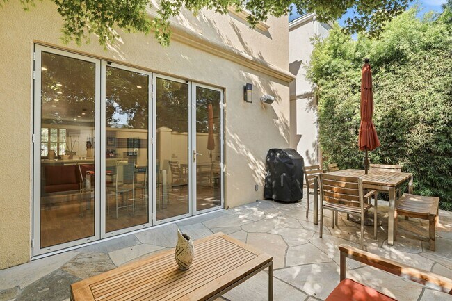 Building Photo - Stunning 3-Bedroom Home in a Prime Mountain View Location with Top-Rated Los Altos Schools!