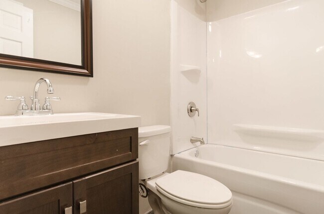 Building Photo - 1233 Cheshire Ave