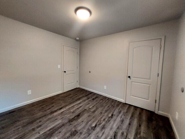 Building Photo - 8 Stephanie Dr