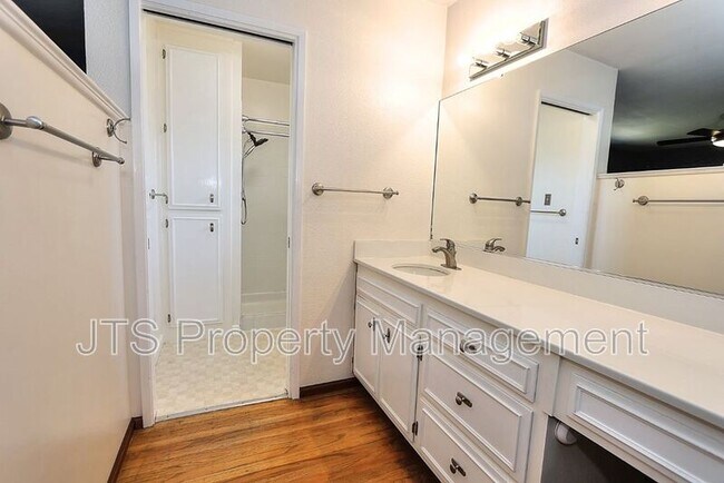 Building Photo - 2128 W La Loma Dr