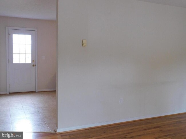 Primary Photo - 112 Waterford Ln