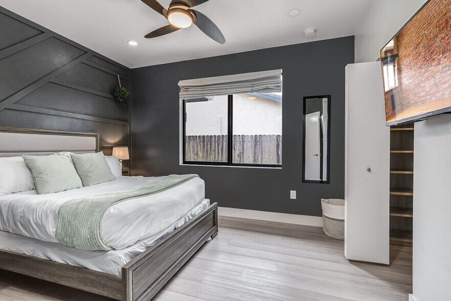 Building Photo - 828 SW 14th Ct