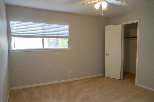 Building Photo - 221 Normal Park Dr