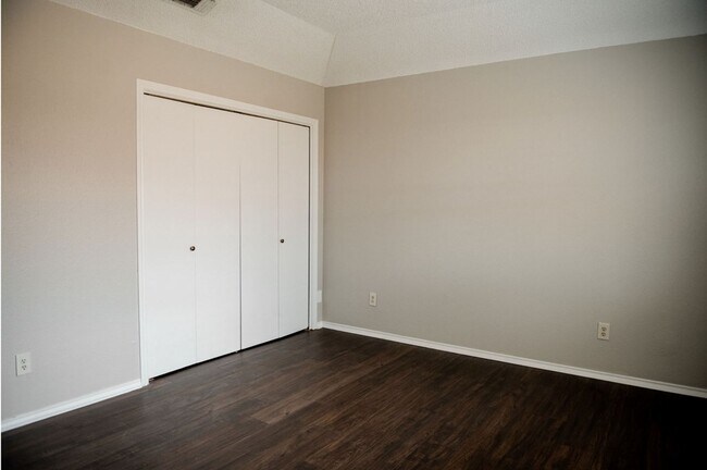Building Photo - 5110 San Antonio Ave