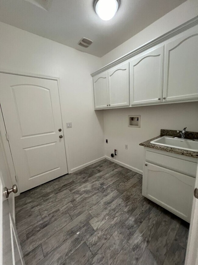 Building Photo - 2724 Tecopa Ave