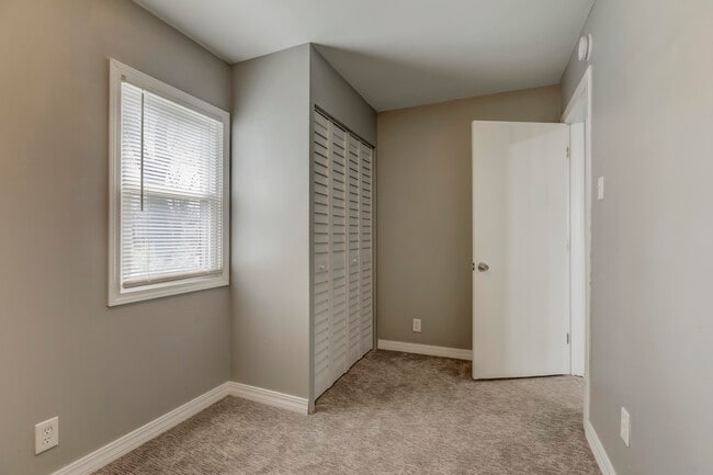 Building Photo - 6020 Mayfair St