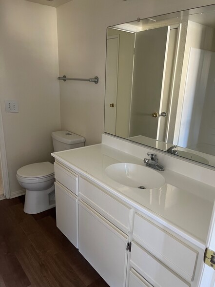 Building Photo - 10655 Lemon Ave