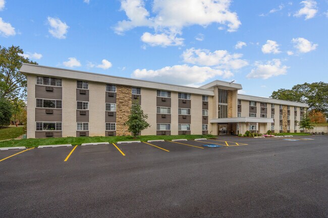 Primary Photo - 375 W Winchester Rd