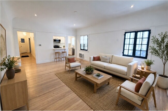 Living Room - 437 N Spaulding Ave