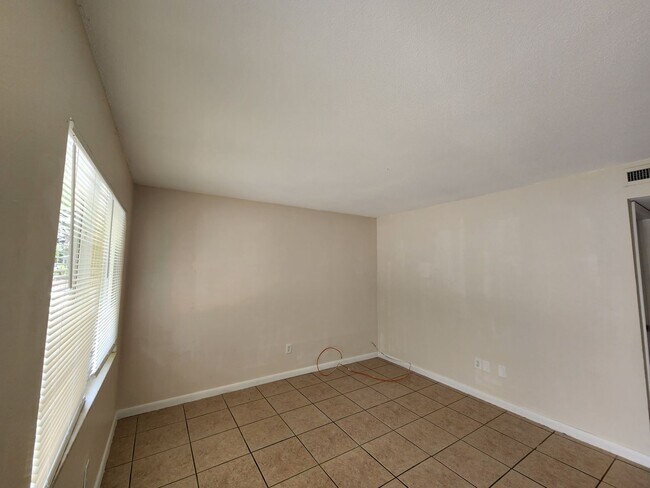 Building Photo - 1761 Fowler St