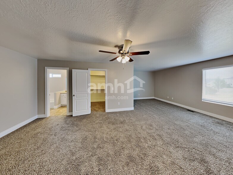 Building Photo - 1460 Heather Ln