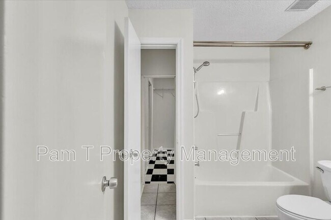 Building Photo - 4 Gunpowder Ct