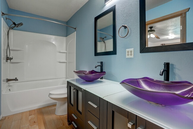 Building Photo - 1825 Vanderhoef Ln