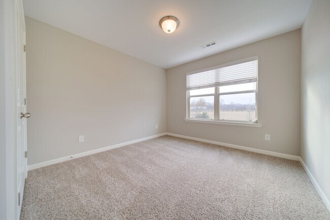 Building Photo - 226 Saxony Way