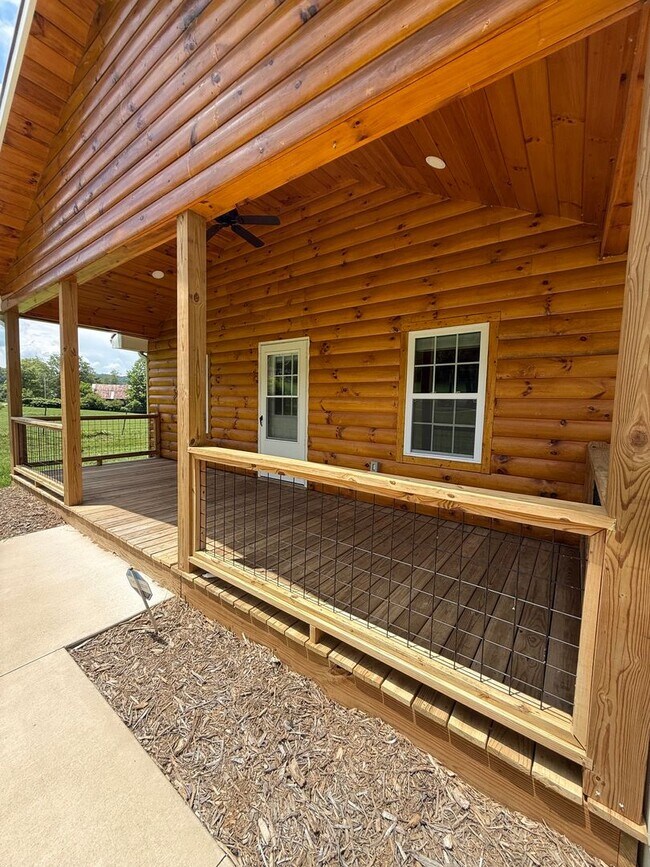 Building Photo - Updated 2 Bed 1 Bath Home in Mars Hill, NC!!
