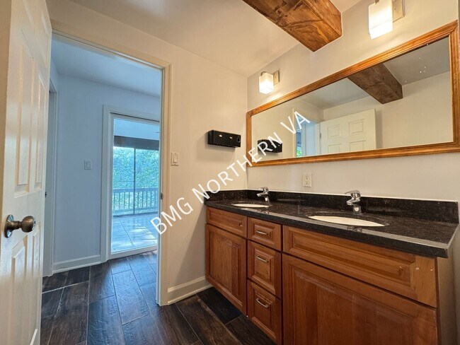 Building Photo - 8221 Barron St