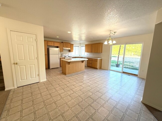 Building Photo - MOVE IN SPECIAL!!! Spacious 4-Bedroom Rent...