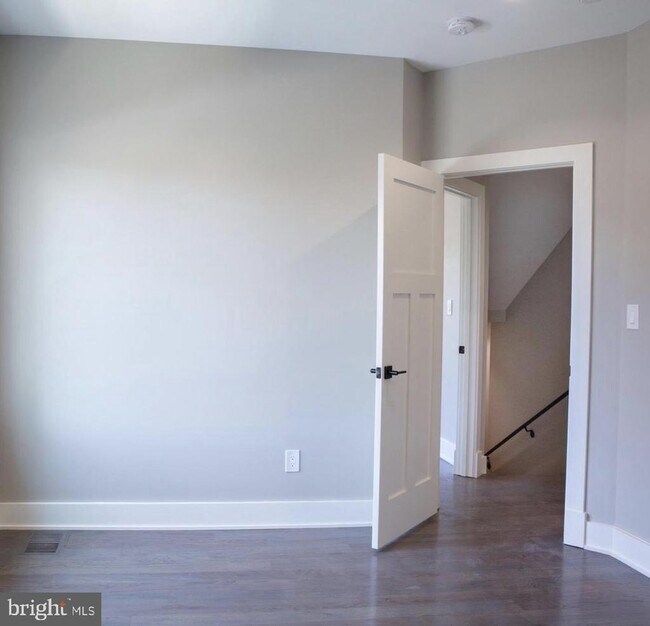 Building Photo - 1701 Trinidad Ave NE