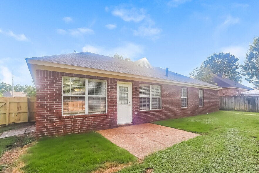 Building Photo - 6064 Allen Pkwy E