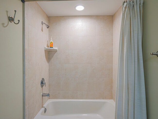 Building Photo - 5060 Harmony Cir