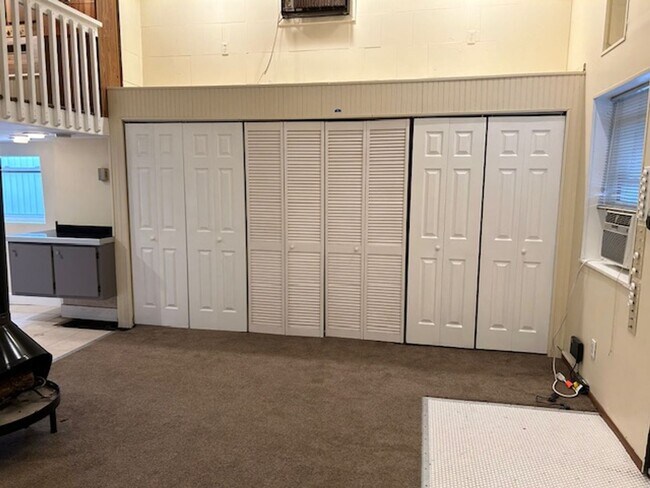 Building Photo - 1840 Jancey St