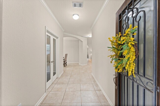 Building Photo - 1539 Giles Dr