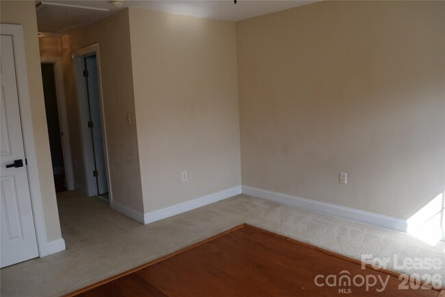 Building Photo - 6321 Park Creek Dr