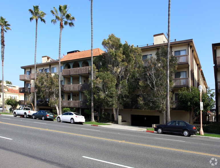 Building Photo - San Remos Apartments