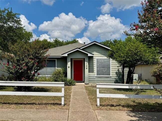 Primary Photo - 109 Segovia Way