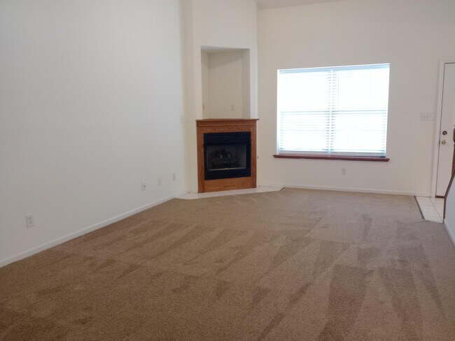 Building Photo - 1724 Louise Cir