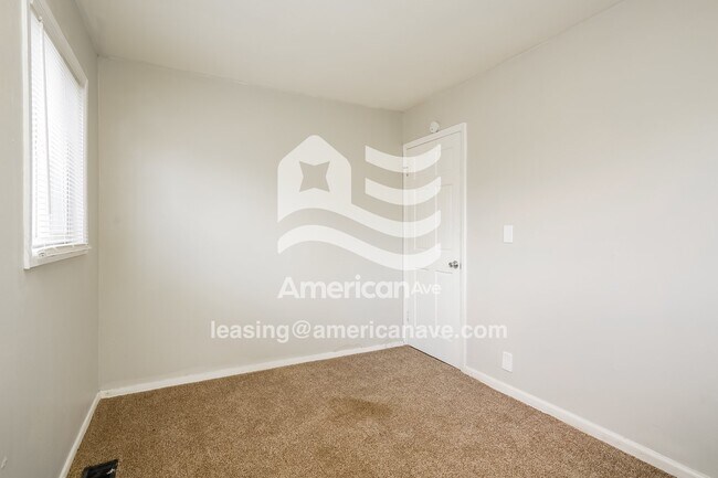 Building Photo - 3125 Hart Dr