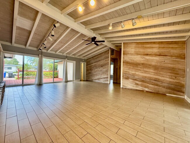 Building Photo - 1712 SW 5th St