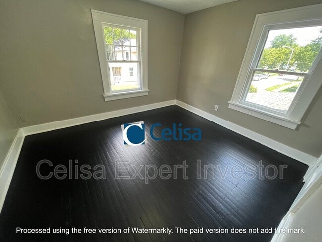 Building Photo - 3001 Broadway