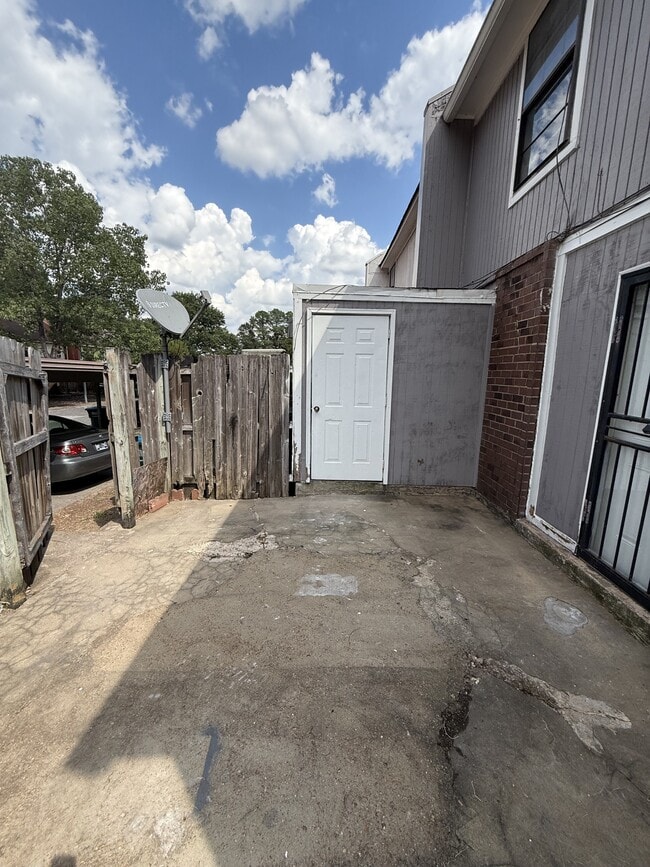 Building Photo - 4860 Chesterwood Ct