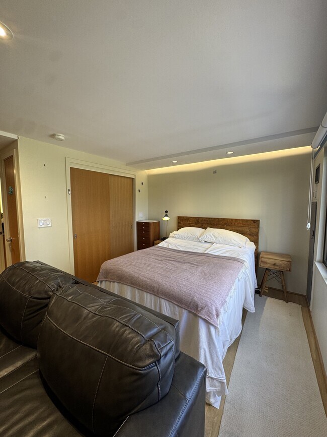 Building Photo - 2140 Kuhio Ave.