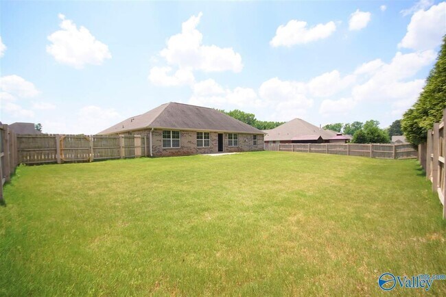 Building Photo - 115 Swan Pond Dr